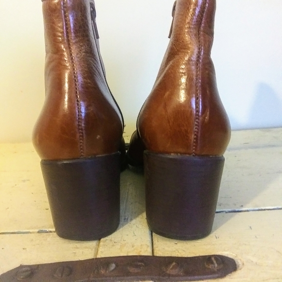 Naturalizer Leather Ankle Boot - Picture 7 of 12